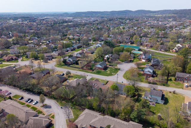 614 Winners Circle Pl, Thompsons Station, TN 37179