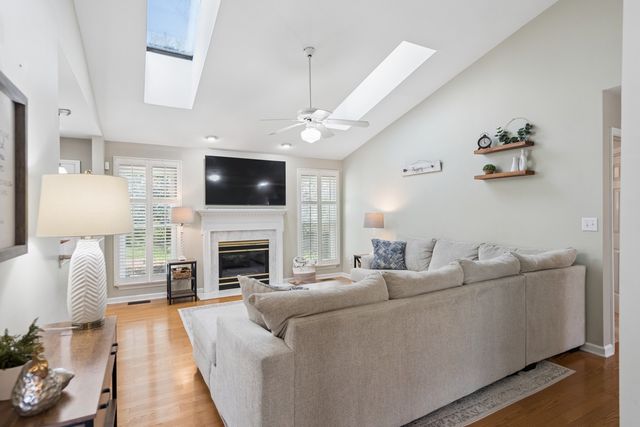 614 Winners Circle Pl, Thompsons Station, TN 37179