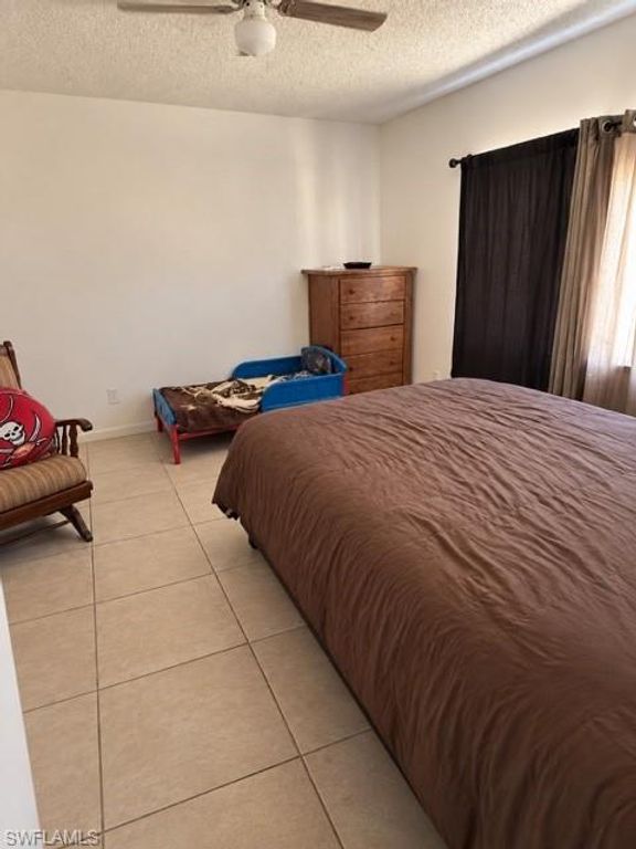 Image 19 of property listing at 1017 SE 39th TER, Cape Coral, FL 33904