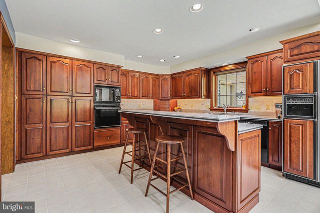 1366 HICKORY RUN DR, Elizabethtown, PA 17022