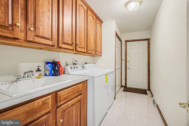 1366 HICKORY RUN DR, Elizabethtown, PA 17022