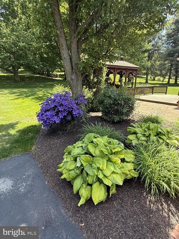 1366 HICKORY RUN DR, Elizabethtown, PA 17022