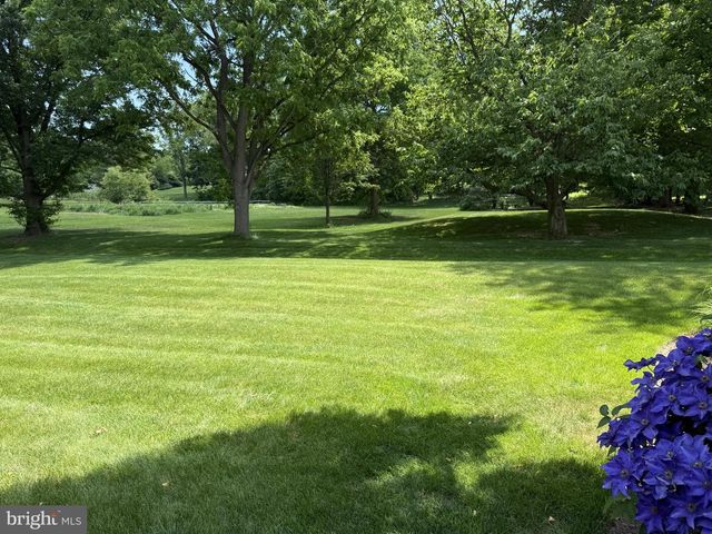 1366 HICKORY RUN DR, Elizabethtown, PA 17022