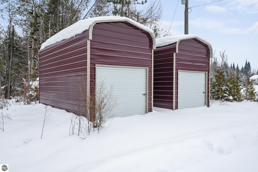 Image 11 of property listing at 433 Alexander Road, Vanderbilt, MI 49795