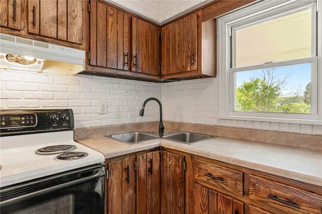 6612 Overlook St, South Park, PA 15129