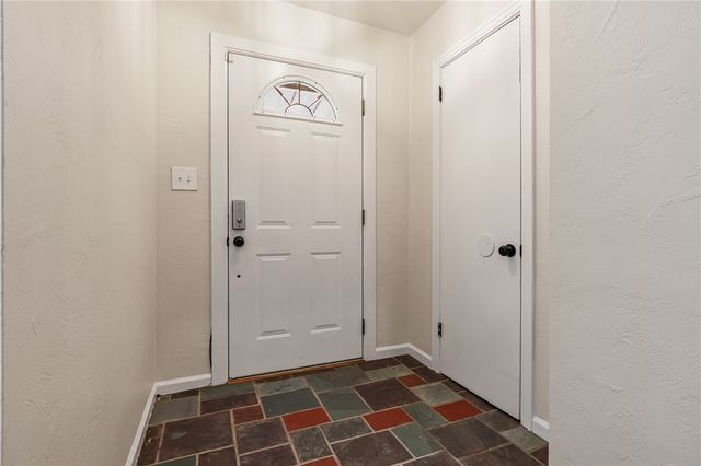 6612 Overlook St, South Park, PA 15129
