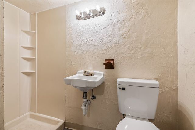 6612 Overlook St, South Park, PA 15129