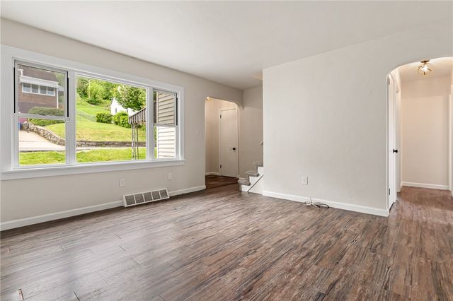 6612 Overlook St, South Park, PA 15129
