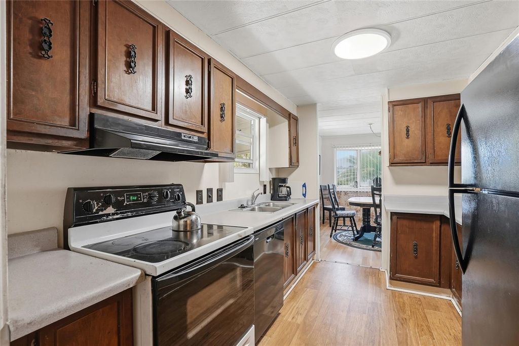 Image 11 of property listing at 9790 66TH STREET N 468, Pinellas Park, FL 33782