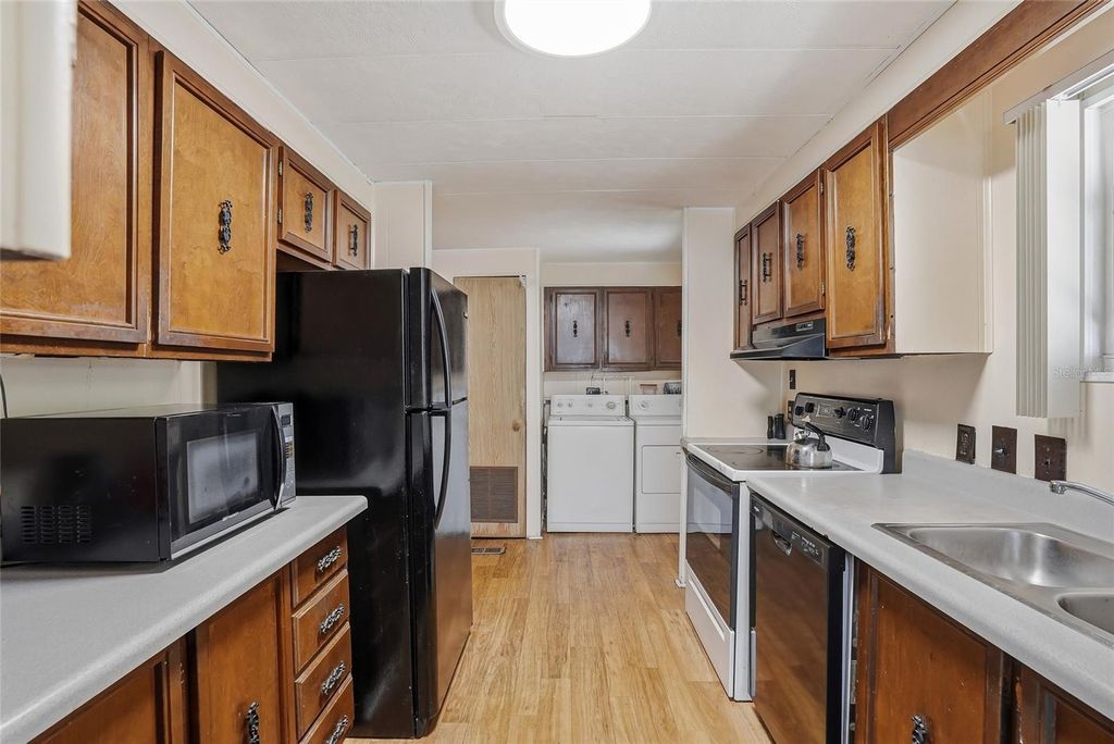 Image 9 of property listing at 9790 66TH STREET N 468, Pinellas Park, FL 33782