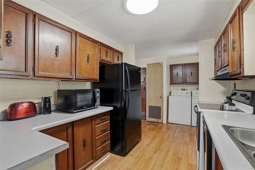 Image 10 of property listing at 9790 66TH STREET N 468, Pinellas Park, FL 33782