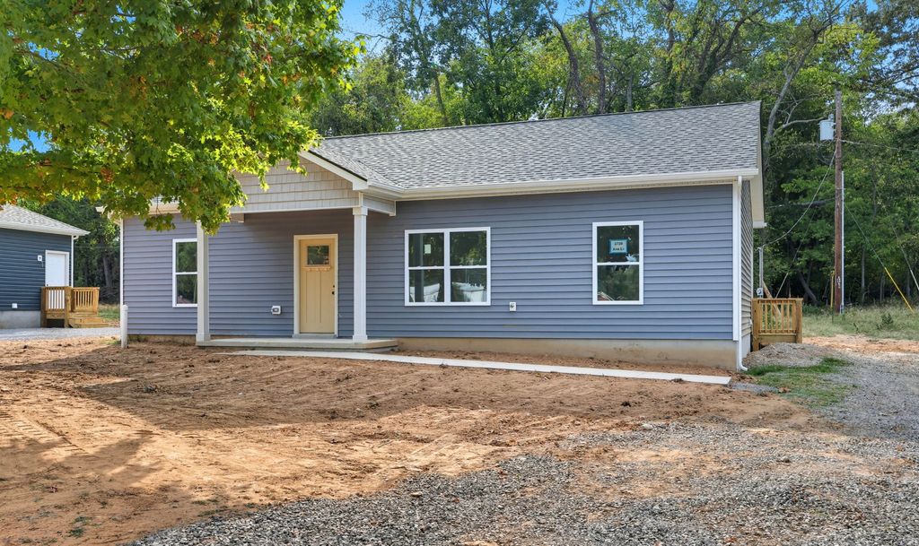 2738 Ann Dr, Clarksville, TN 37040