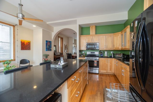 2007 N Oakley Avenue, Chicago, IL 60647