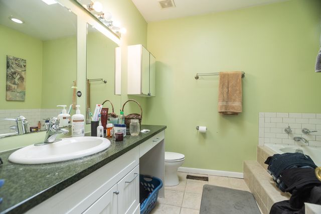 2007 N Oakley Avenue, Chicago, IL 60647
