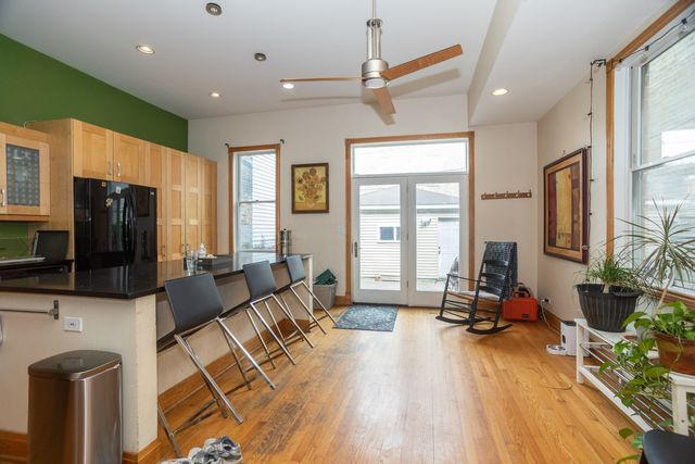 2007 N Oakley Avenue, Chicago, IL 60647