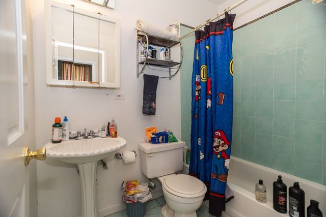 2007 N Oakley Avenue, Chicago, IL 60647