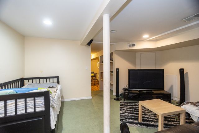 2007 N Oakley Avenue, Chicago, IL 60647