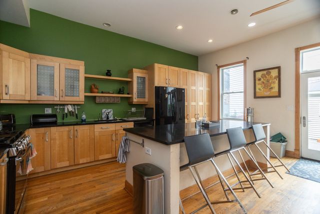 2007 N Oakley Avenue, Chicago, IL 60647
