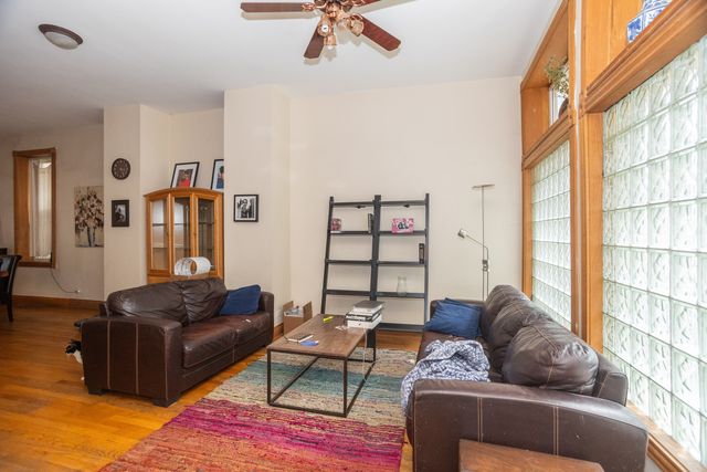 2007 N Oakley Avenue, Chicago, IL 60647