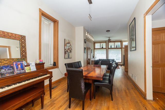 2007 N Oakley Avenue, Chicago, IL 60647