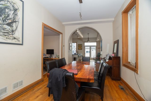 2007 N Oakley Avenue, Chicago, IL 60647