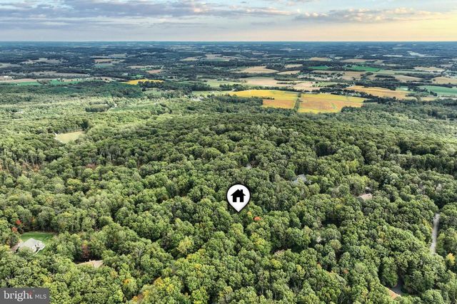 811 LAUREL WOODS LN, Hanover, PA 17331
