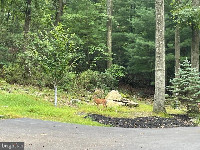 811 LAUREL WOODS LN, Hanover, PA 17331