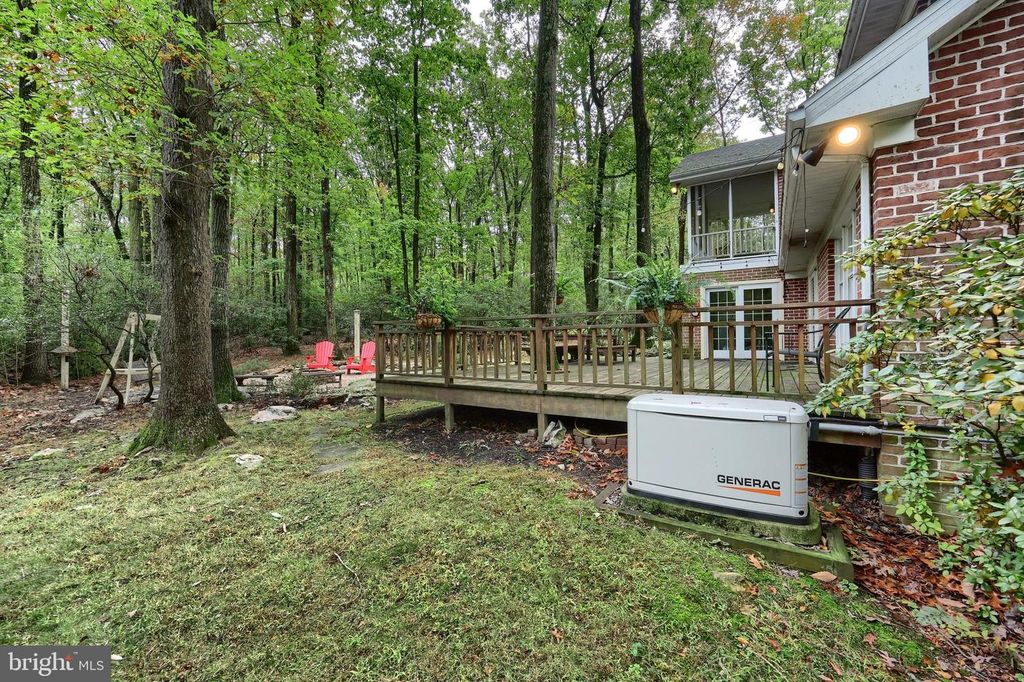 811 LAUREL WOODS LN, Hanover, PA 17331