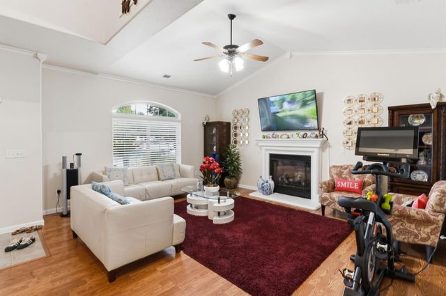 6632 E Michigan Avenue, Fresno, CA 93727
