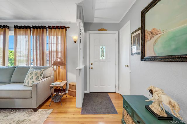 202 N Kings Avenue, Massapequa, NY 11758