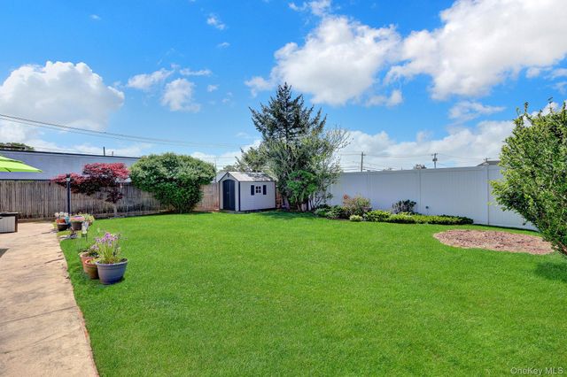202 N Kings Avenue, Massapequa, NY 11758