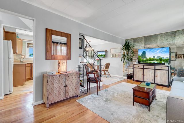 202 N Kings Avenue, Massapequa, NY 11758