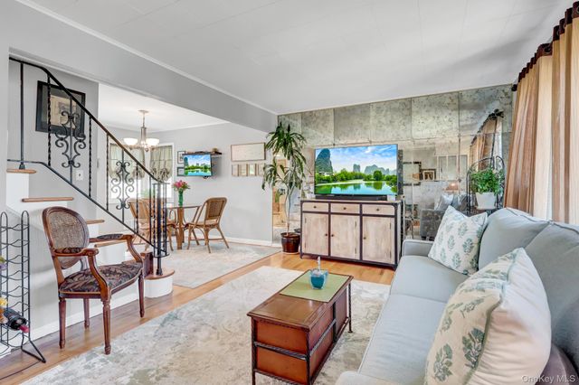 202 N Kings Avenue, Massapequa, NY 11758
