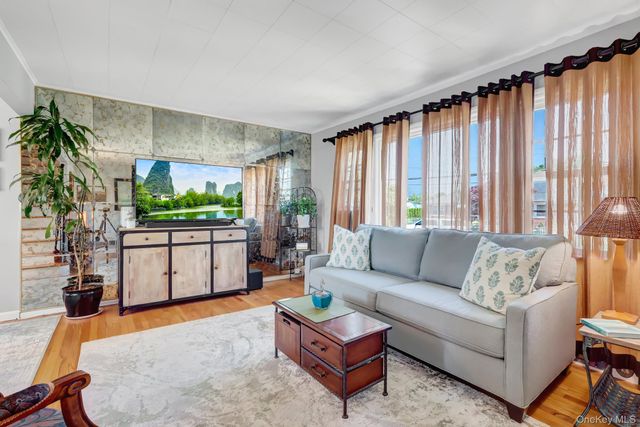 202 N Kings Avenue, Massapequa, NY 11758