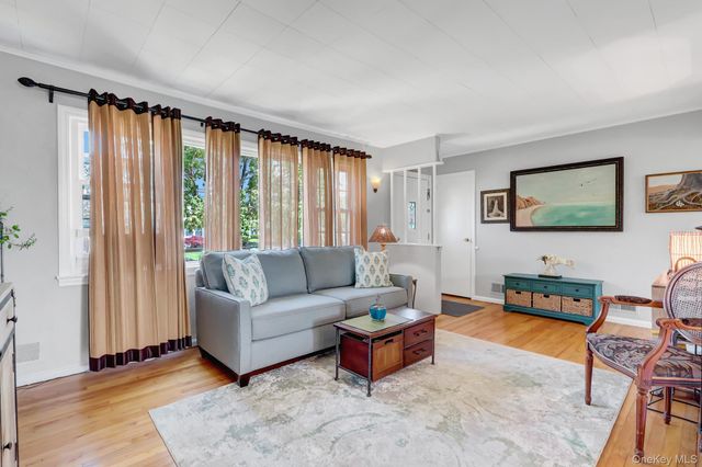 202 N Kings Avenue, Massapequa, NY 11758