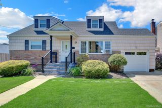 202 N Kings Avenue, Massapequa, NY 11758
