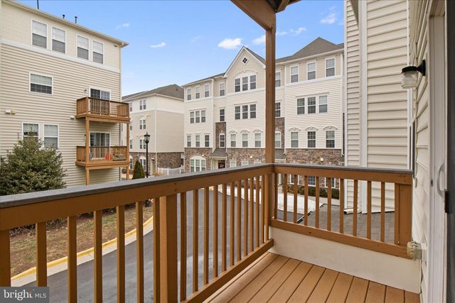 24546 BYRNE MEADOW SQ, Aldie, VA 20105