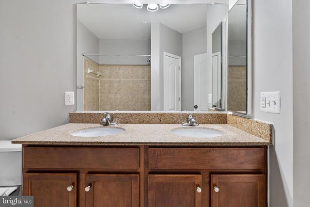 24546 BYRNE MEADOW SQ, Aldie, VA 20105
