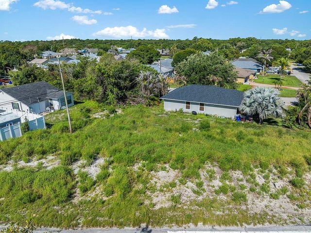 1325 2nd Road SW, Vero Beach, FL 32962