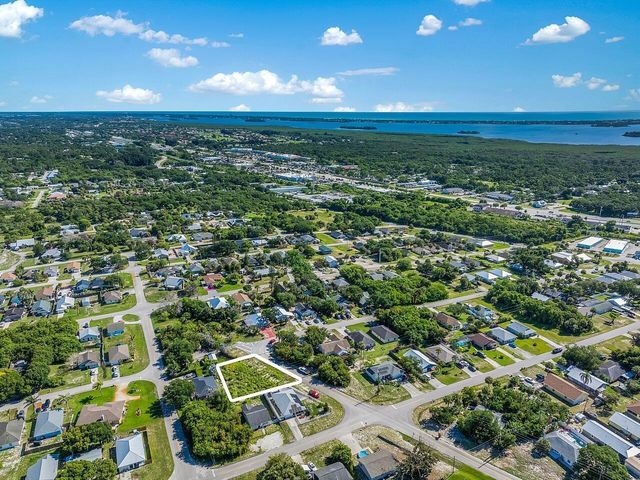 1325 2nd Road SW, Vero Beach, FL 32962