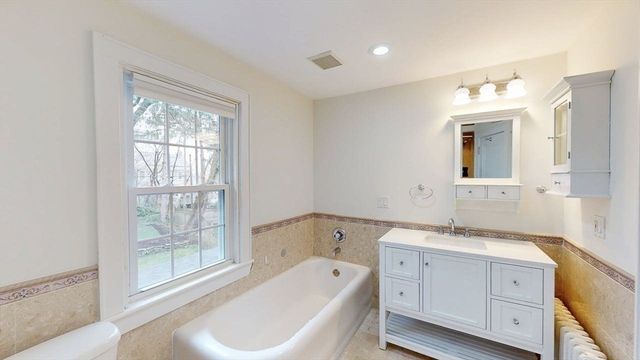 22 Longfellow Rd, Worcester, MA 01602