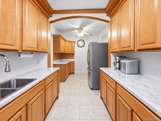 360 Ocean Parkway 5G, Brooklyn, NY 11218