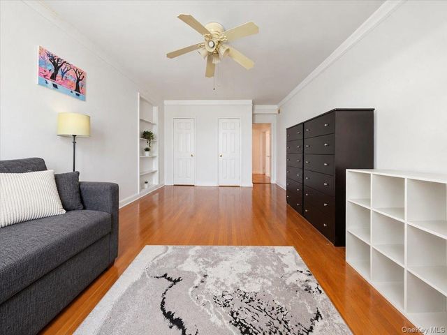 360 Ocean Parkway 5G, Brooklyn, NY 11218