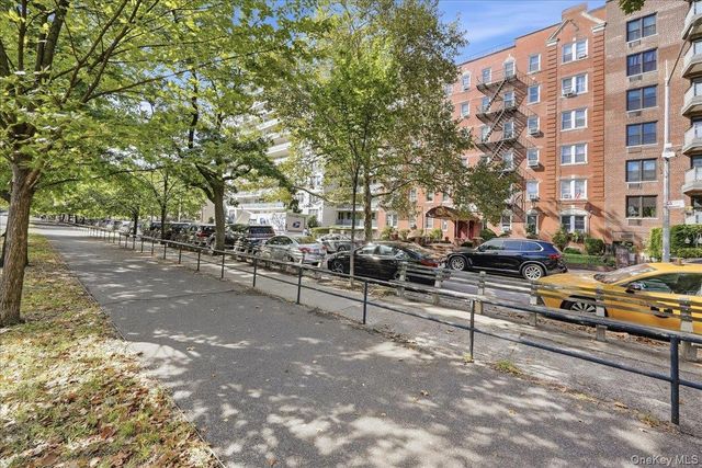 360 Ocean Parkway 5G, Brooklyn, NY 11218