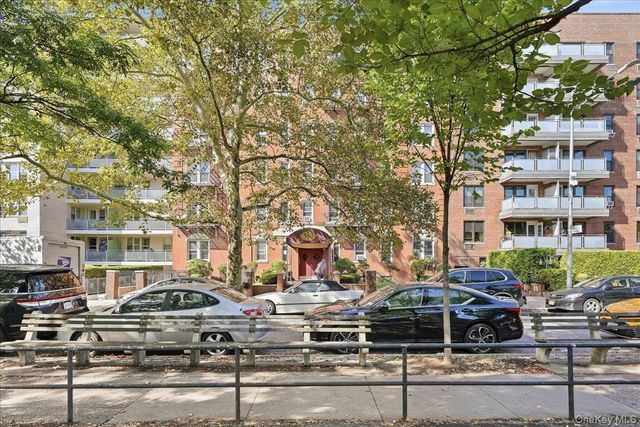 360 Ocean Parkway 5G, Brooklyn, NY 11218