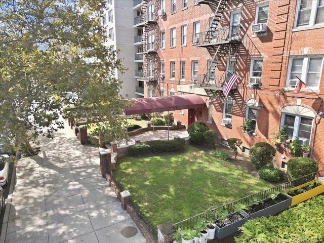 360 Ocean Parkway 5G, Brooklyn, NY 11218