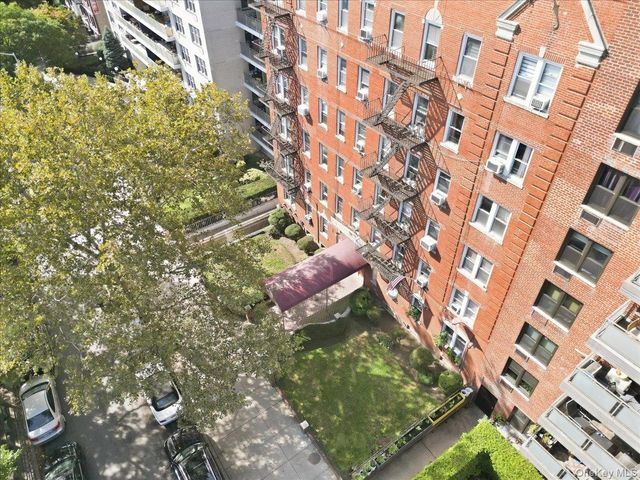 360 Ocean Parkway 5G, Brooklyn, NY 11218
