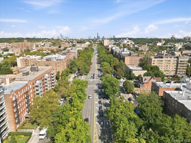 360 Ocean Parkway 5G, Brooklyn, NY 11218