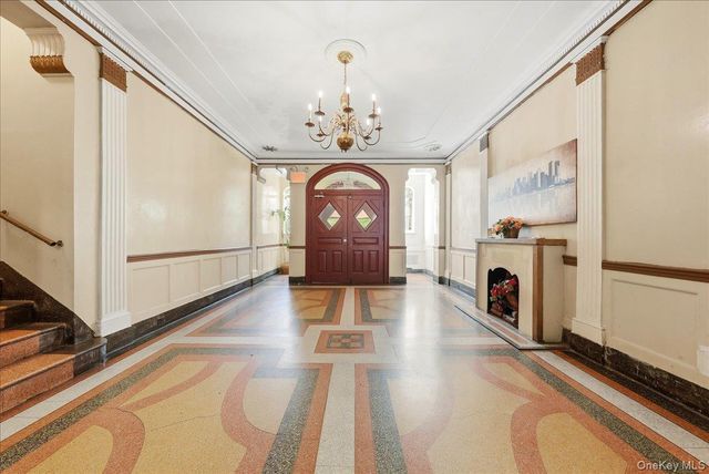 360 Ocean Parkway 5G, Brooklyn, NY 11218
