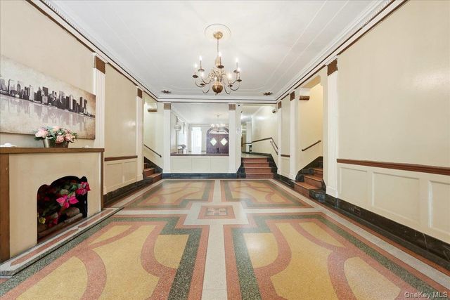 360 Ocean Parkway 5G, Brooklyn, NY 11218